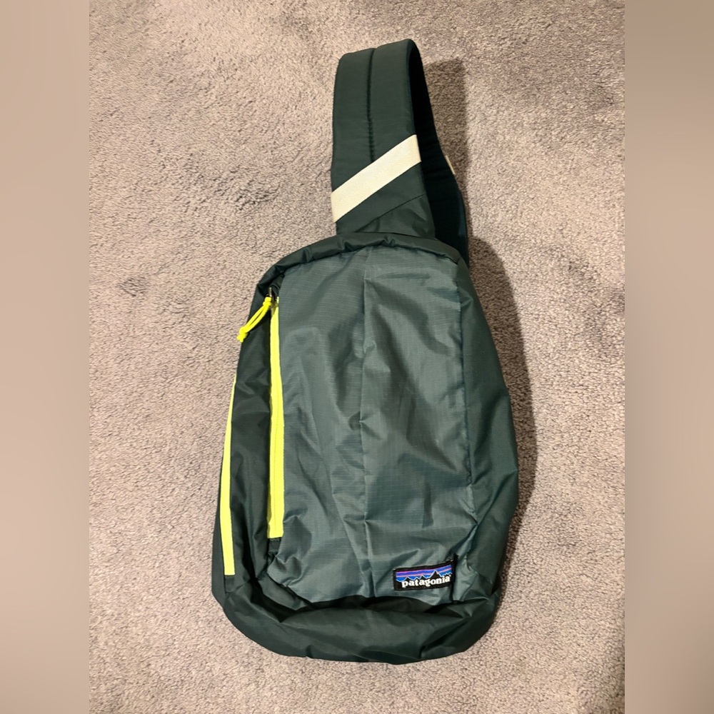Patagonia ultralight black hole Sling Bag green with Yellow Accents